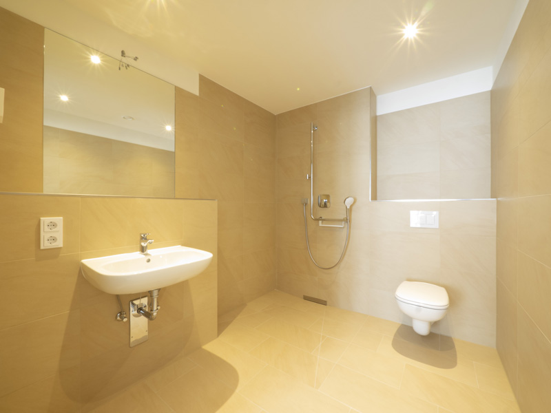 Modernes Badezimmer mit Dusche in der Laurentii Residenz